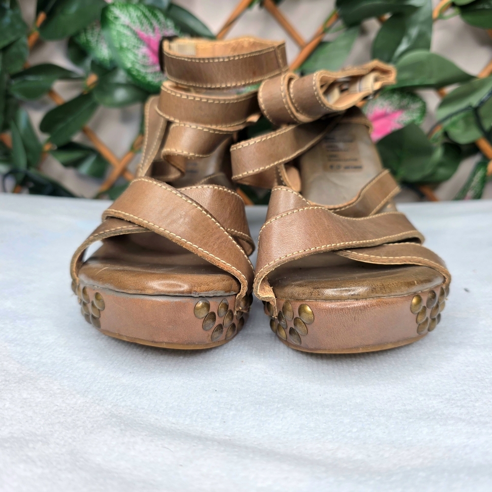 50) BED STU Studded Dark Taupe Leather Wooden Wedge Sandal Sz. 8 (Never Worn) - Picture 4 of 10